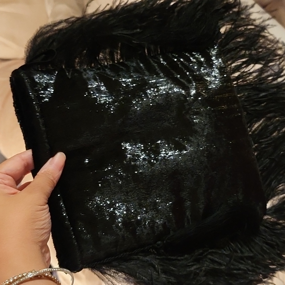 Attico Velvet Evening bag with feathers in Black